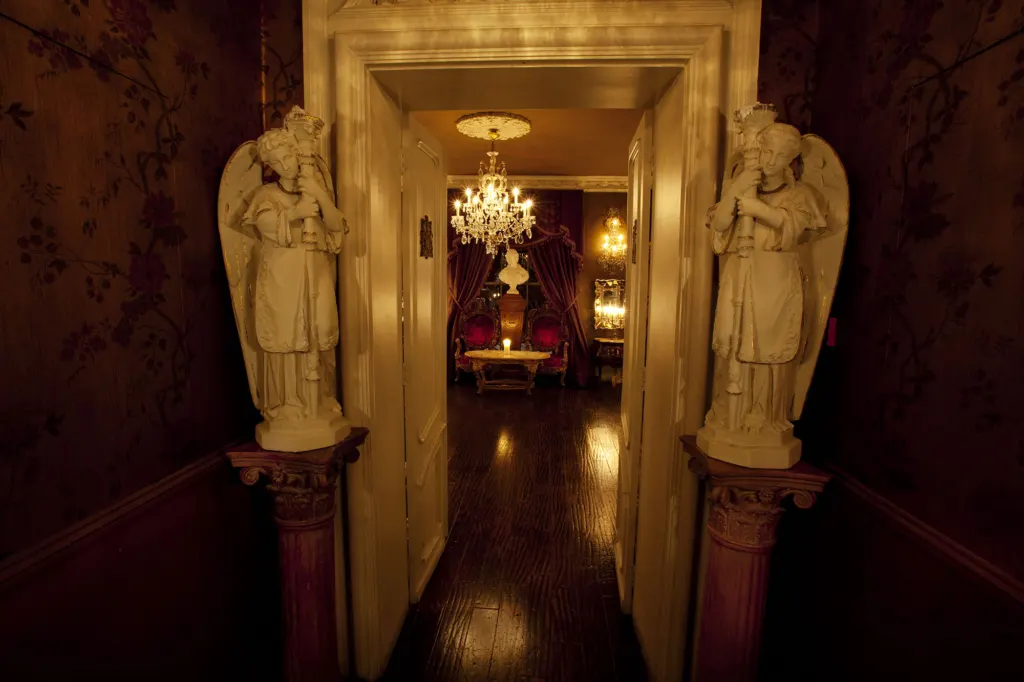 Beach Blanket Babylon — commercial and interiors photograph in London, UK, frame 25 of 44.